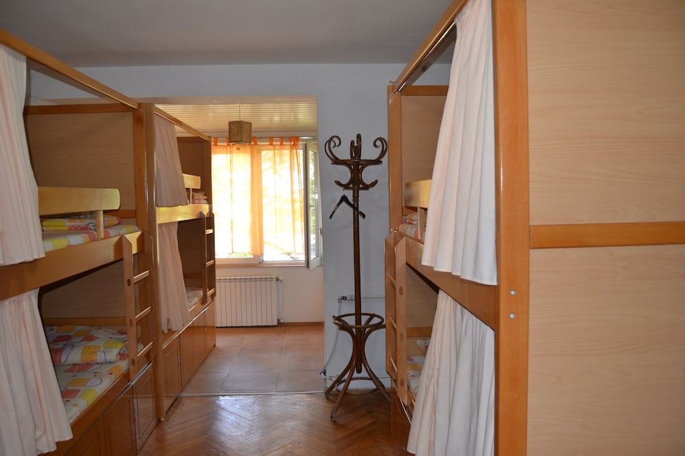Hostel Valentin 2 8/32