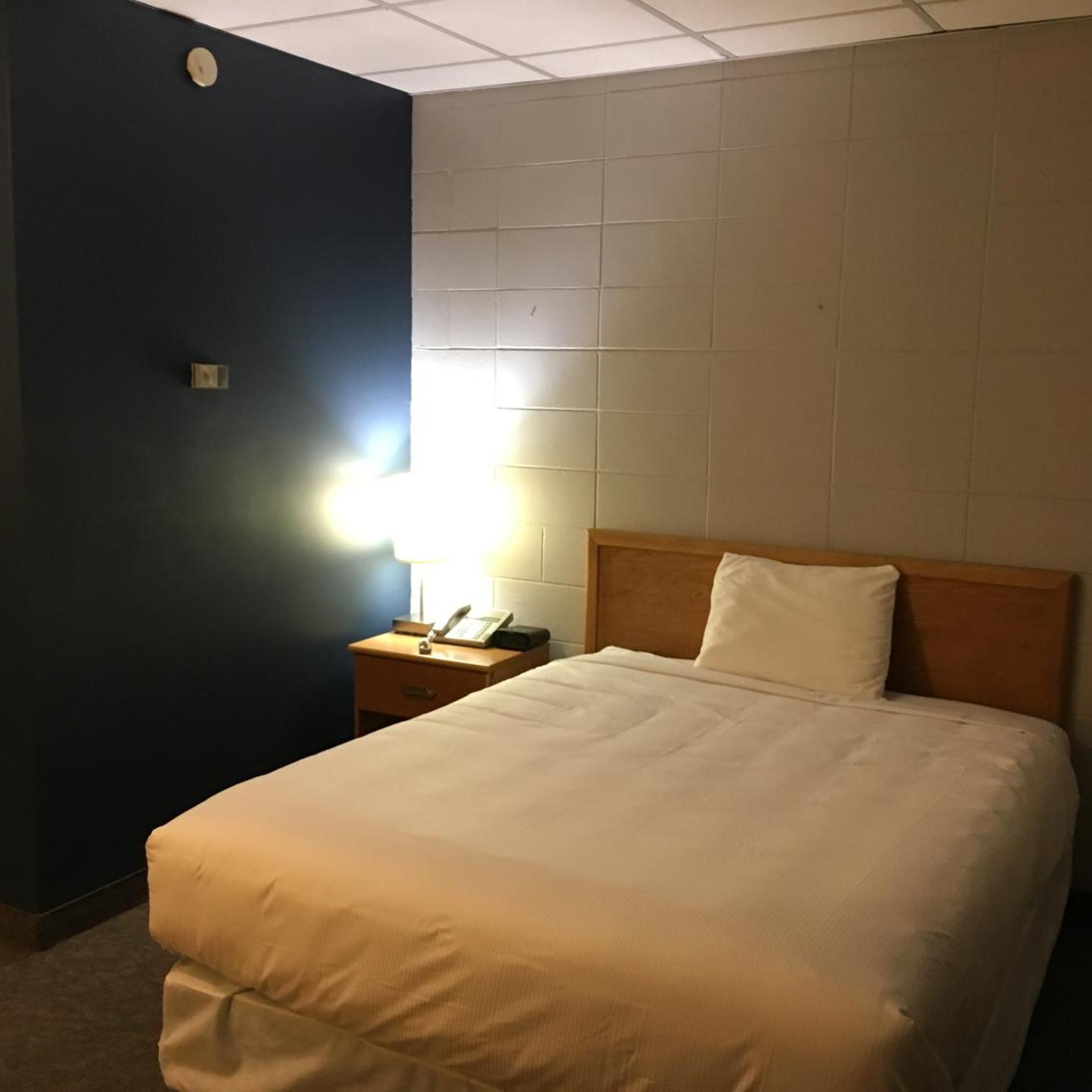 Altona Hotel 8/50