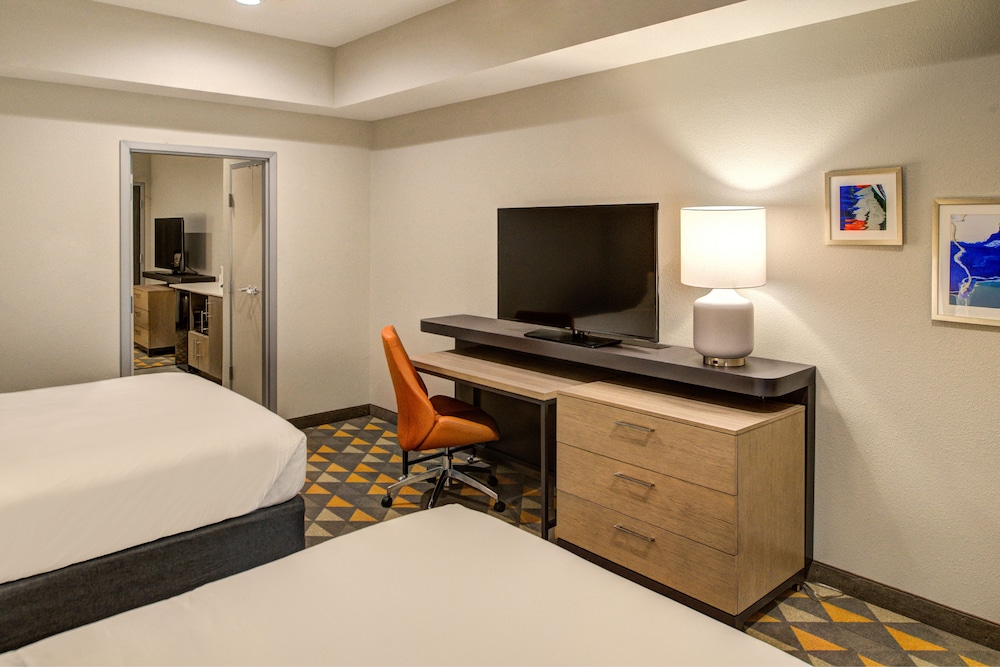 Holiday Inn Hotel Suites Houston West Katy Mills 11/54