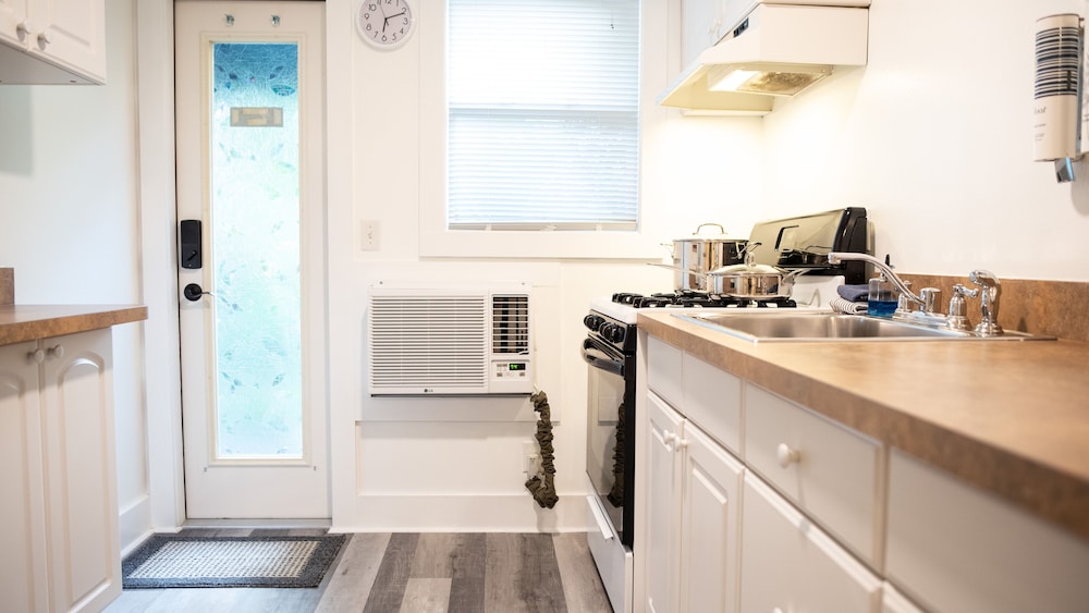 Meranova Guest Inn 46/50