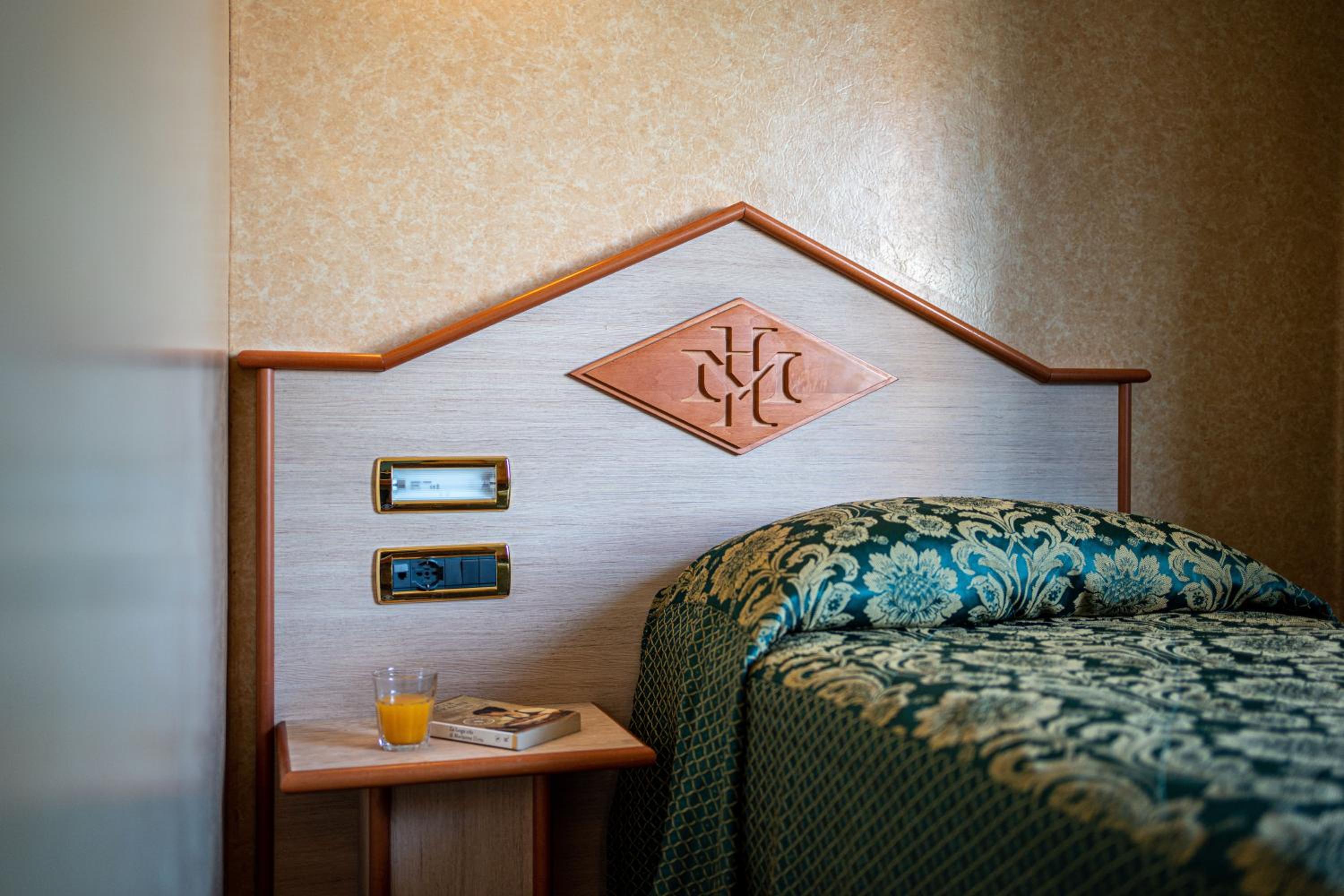 Hotel Mary 26/50
