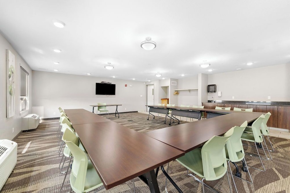 Home Inn and Suites Lloydminster 42/50