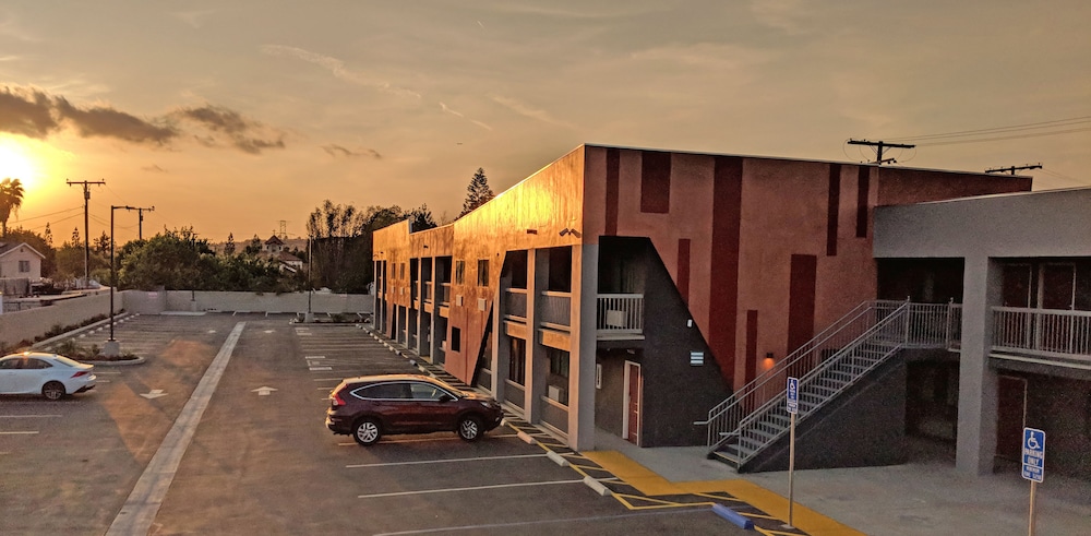 EPIC Hotel Pico Rivera 33/41