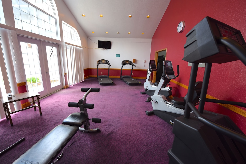 Days Inn By Wyndham Mackinaw City - Lakeview 21/28