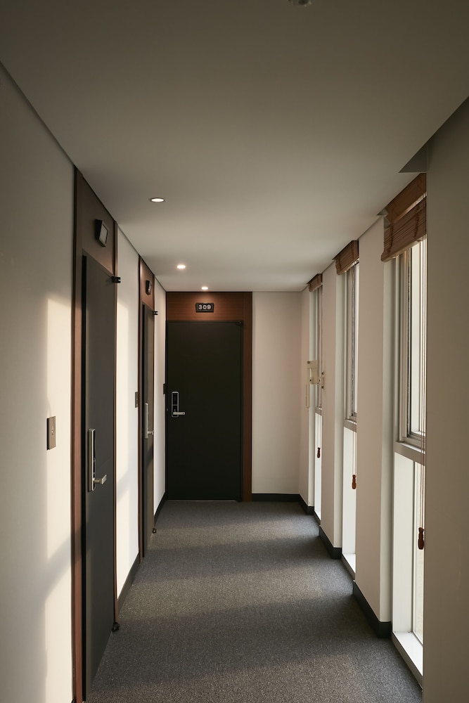 Lumia Hotel Myeongdong 4/25