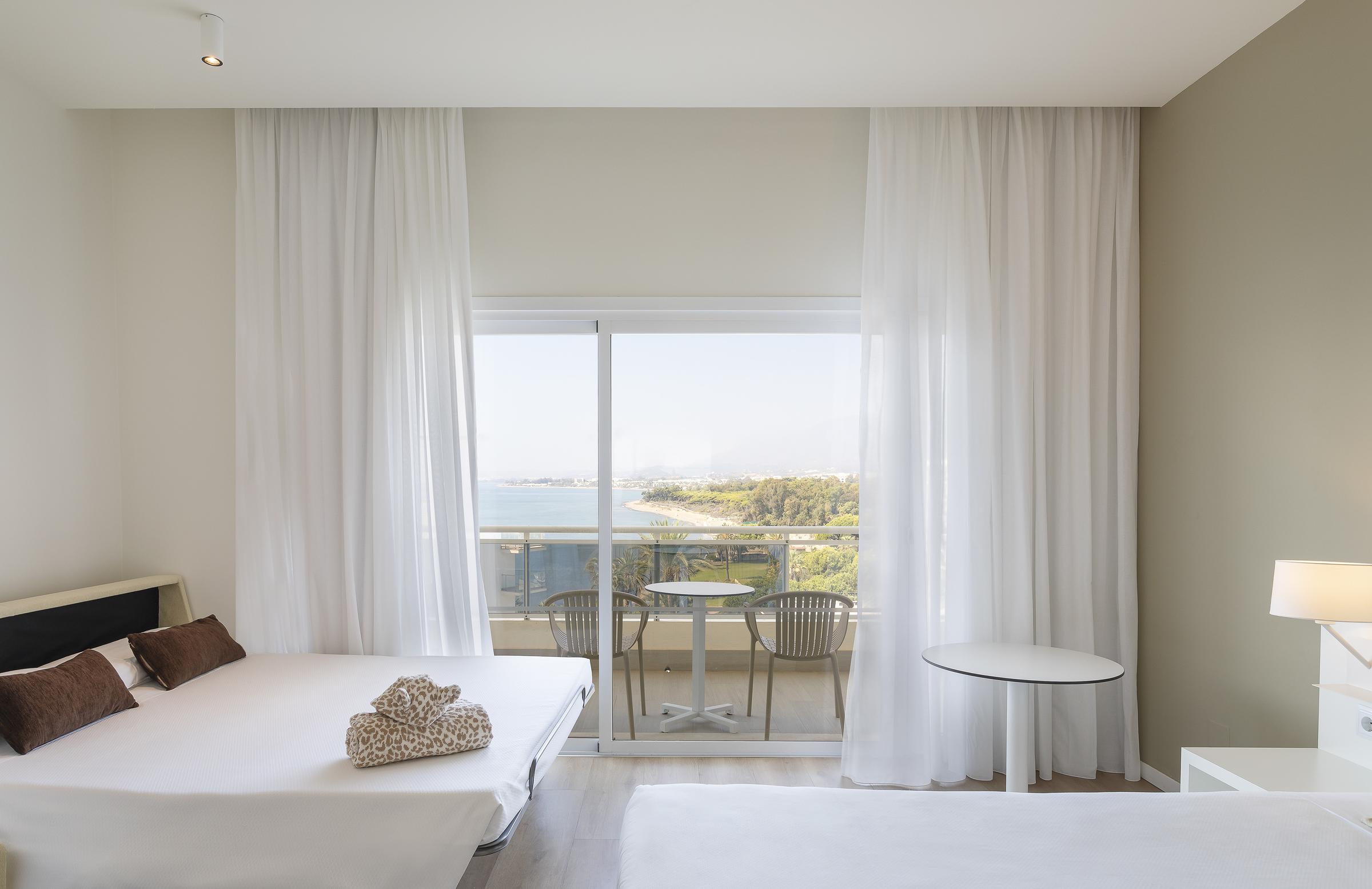 Room, Lateral Side Sea View
