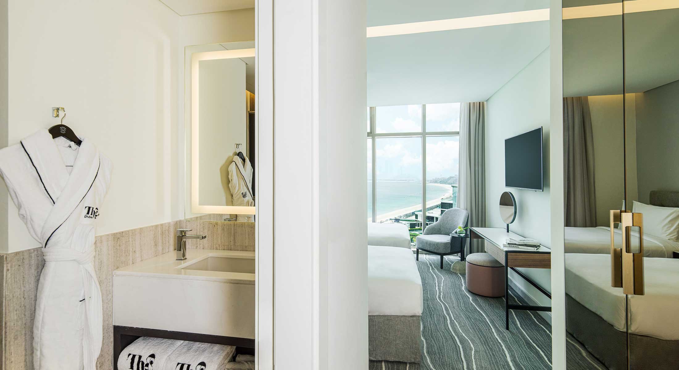 Th8 Palm Dubai Beach Resort, Vignette Collection 50/50