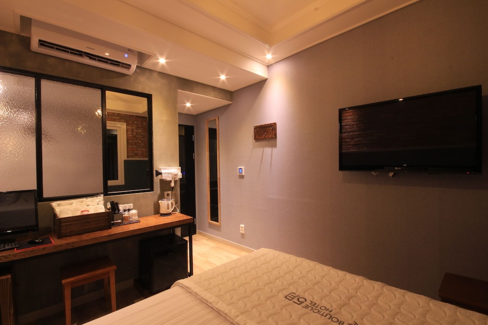 Boutique Hotel May 23/35