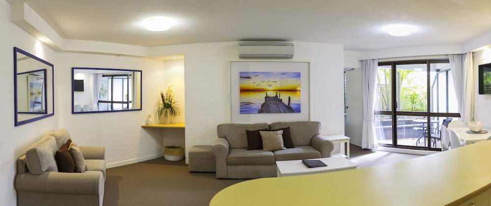 Ocean Breeze Resort 48/77