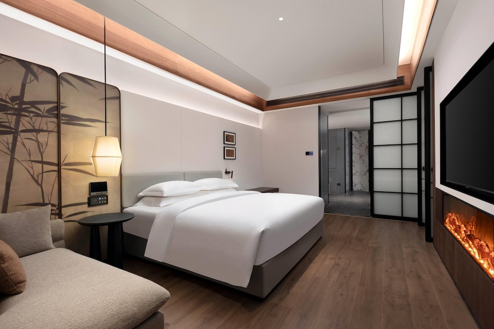 Days Hotel by Wyndham Leiyang North 12/31
