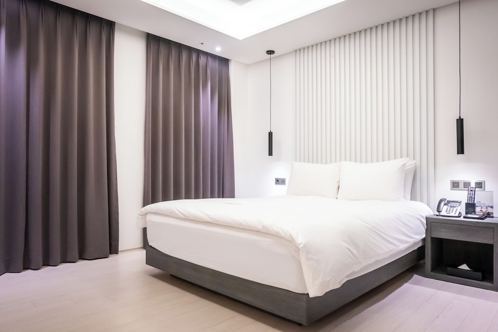 AG405 Hotel 17/50