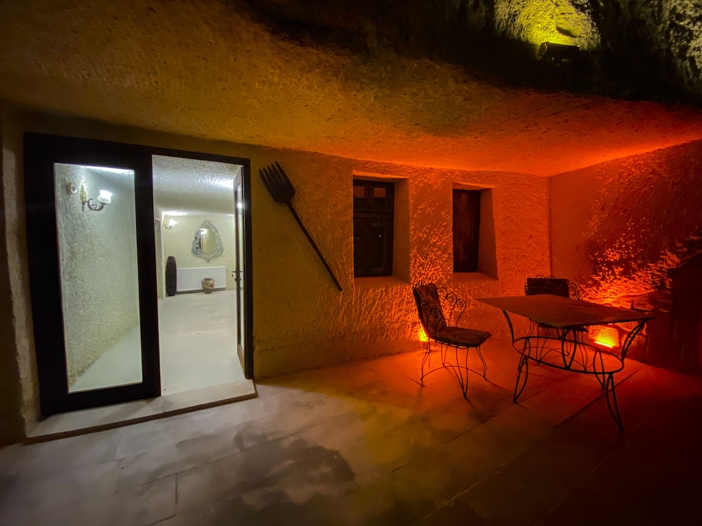 Miracle Cave Hotel 24/50