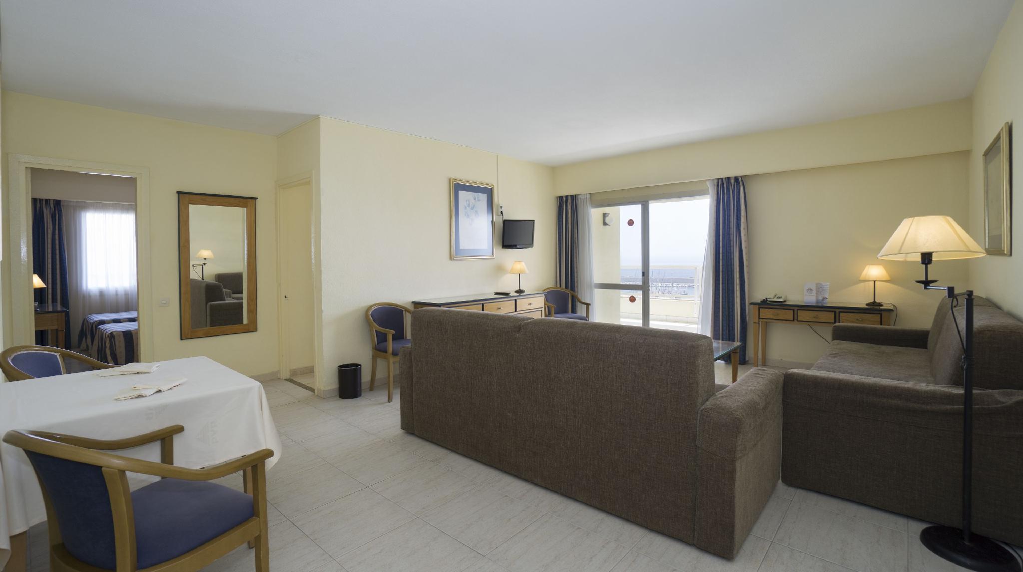 2 Bedrooms, Apartment, Sea Front