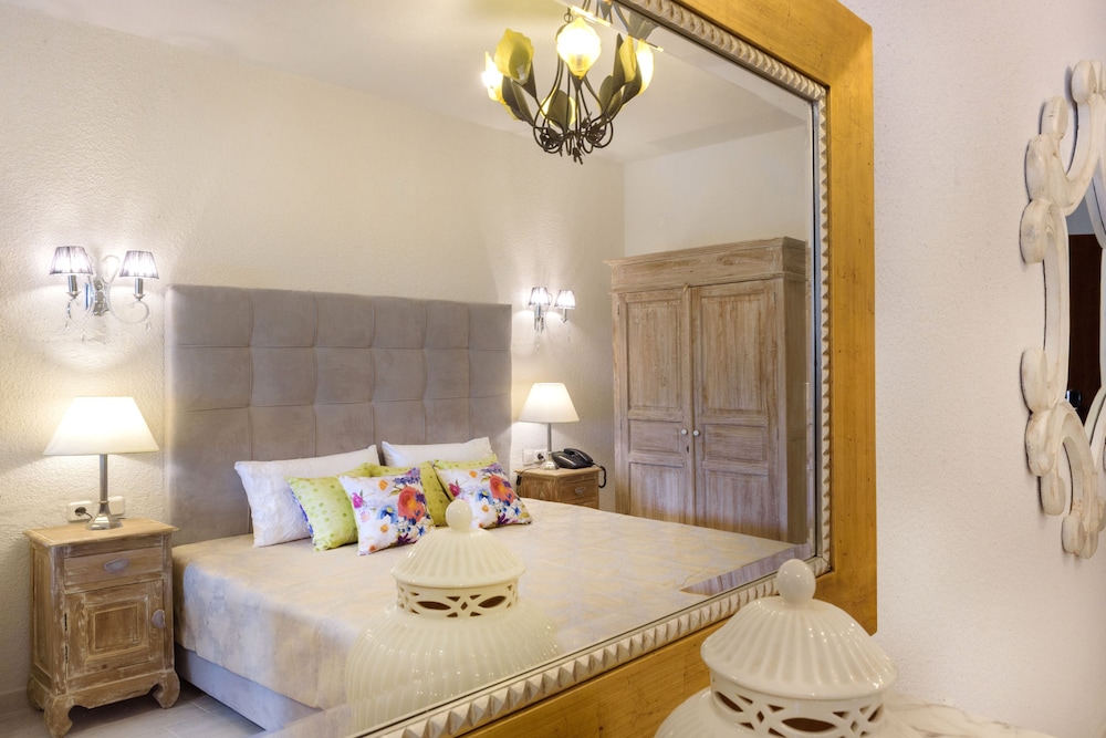 Leandros Hotel 12/50