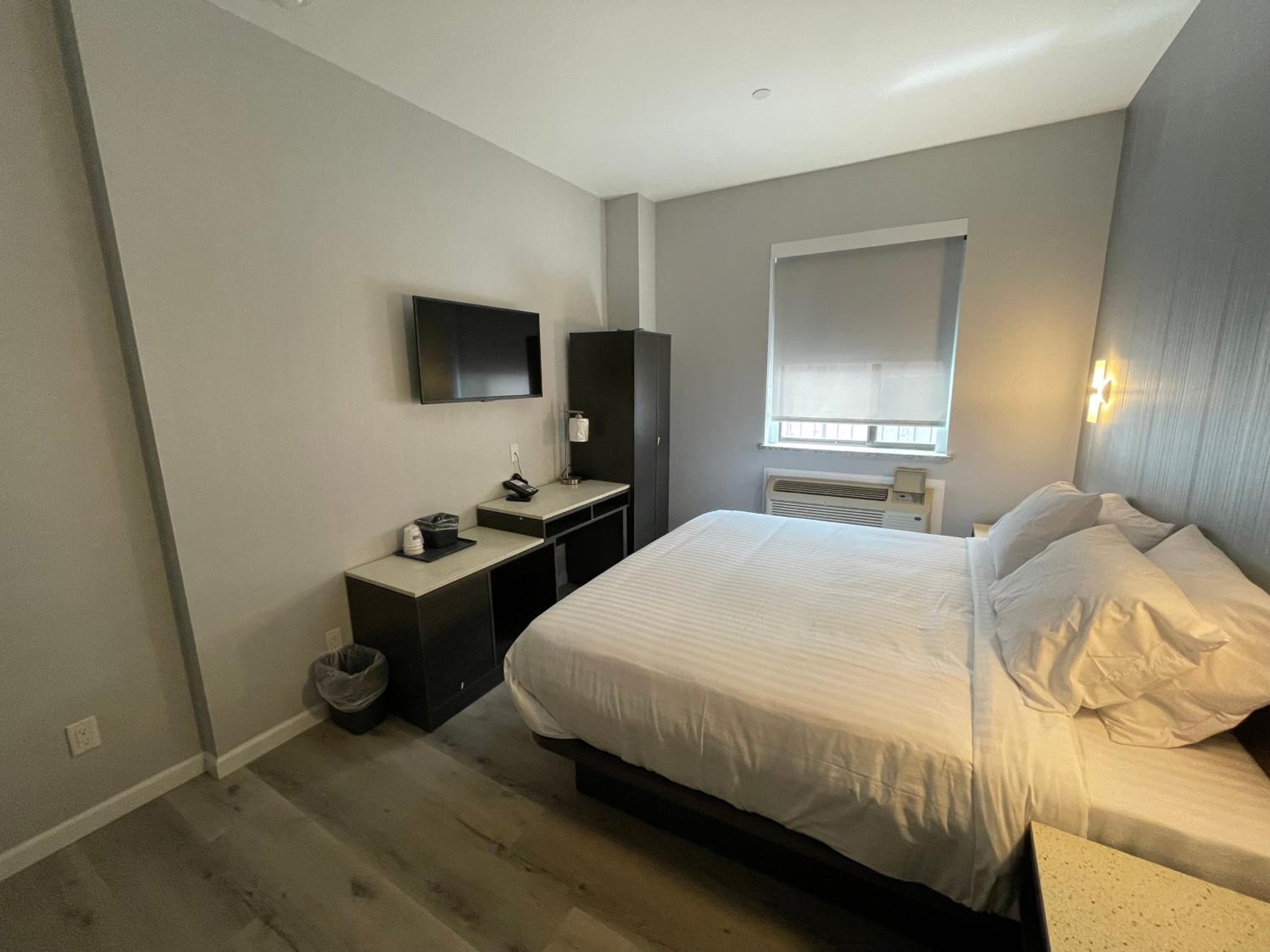 King Hotel Brooklyn Sunset Park 8/17