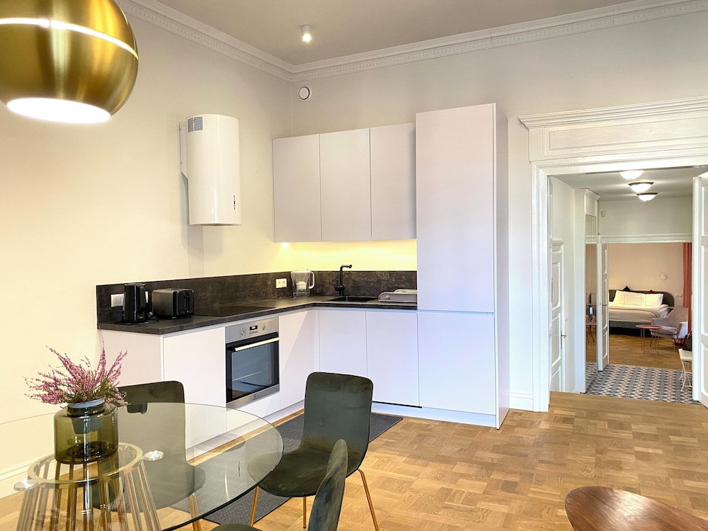 Luxury Mint Apartments Main Square 4/50