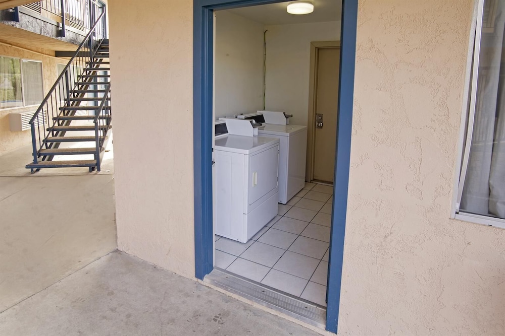 Americas Best Value Inn Thousand Oaks 12/21