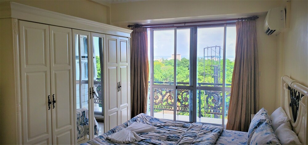 Luxury 2-Bdrm Apartment In Oysterbay 15/50