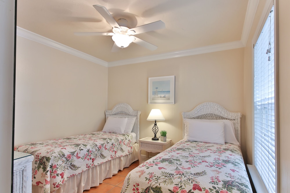 Tortuga Inn Beach Resort 16/76