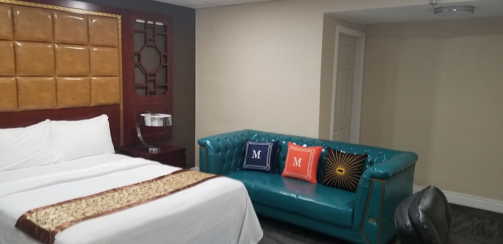 ROOM, KING BED