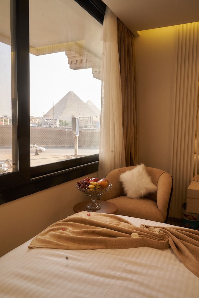Gold’s Pyramids Hotel 34/42