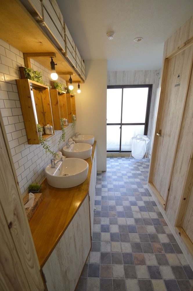 R Guest House - Hostel 20/50