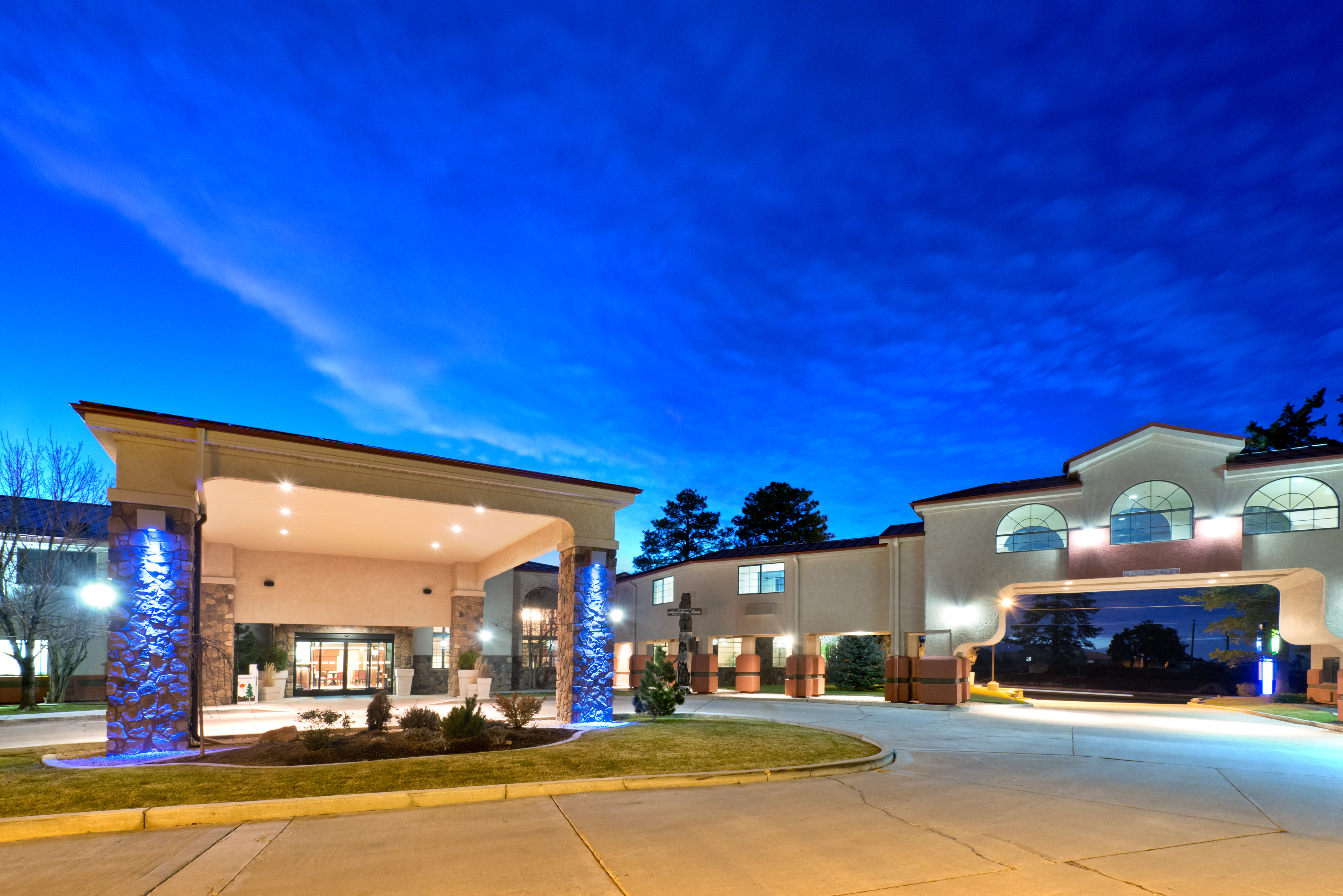 Holiday Inn Express Show Low 4/47