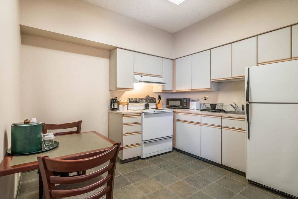Comfort Inn & Suites Seattle North 15/33