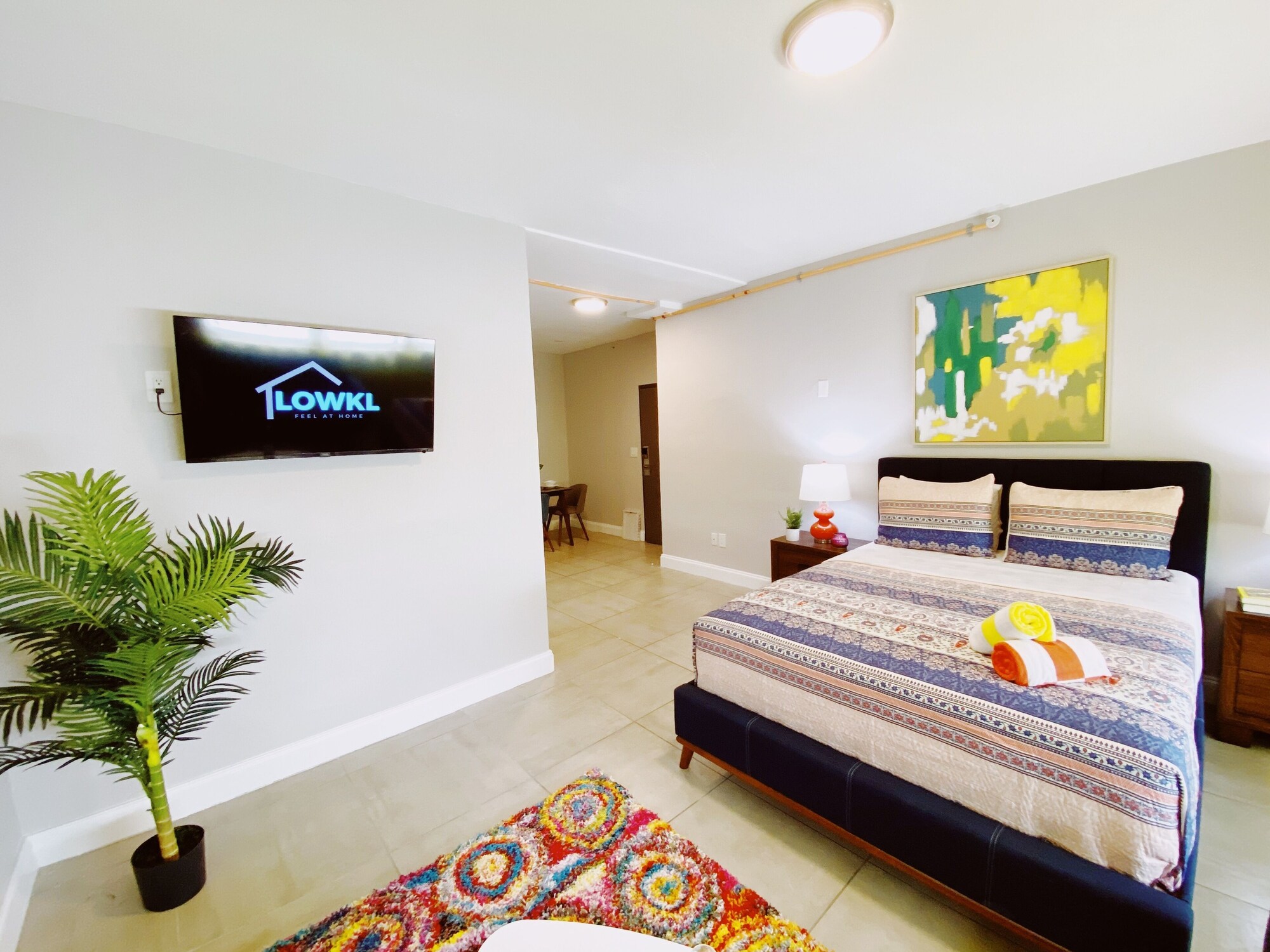 DELUXE, STUDIO, QUEEN BED, SOFA, KITCHEN