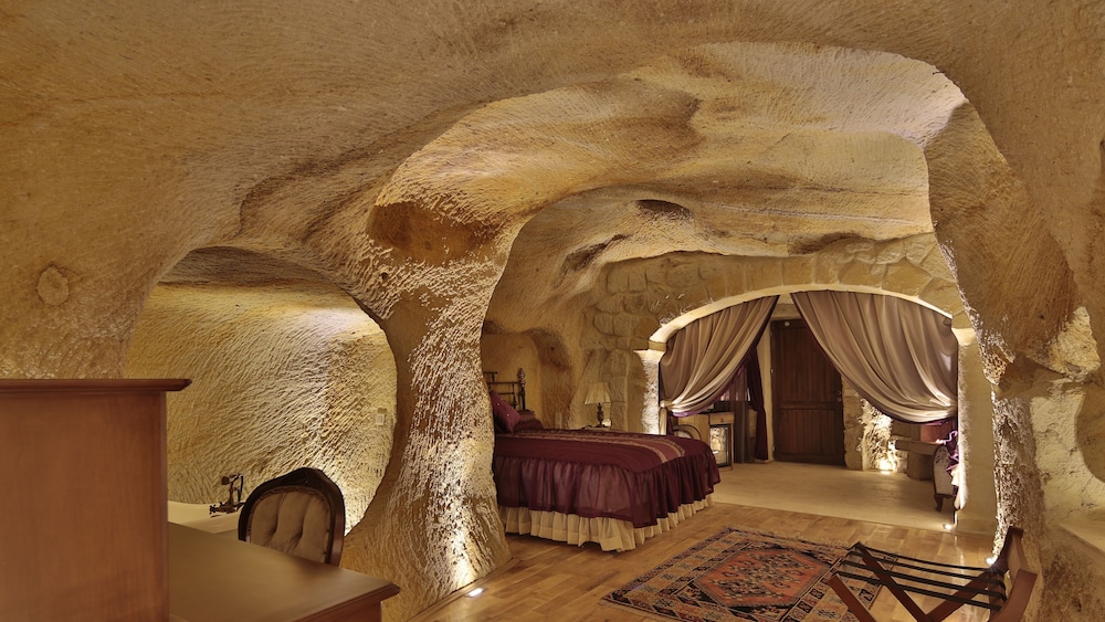 Golden Cave Suites 14/55