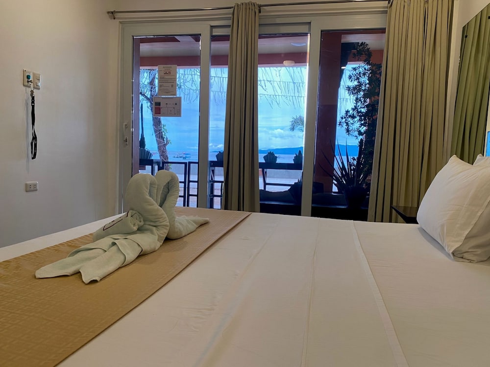 ROOM, OCEAN FRONT