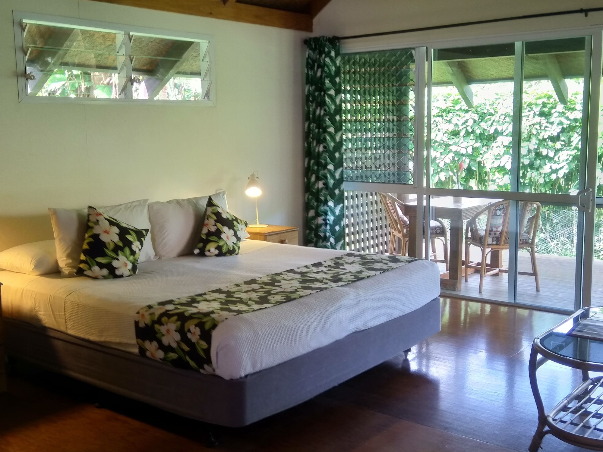 TRADITIONAL, DOUBLE OR TWIN BED, MOUNTAIN VIEW