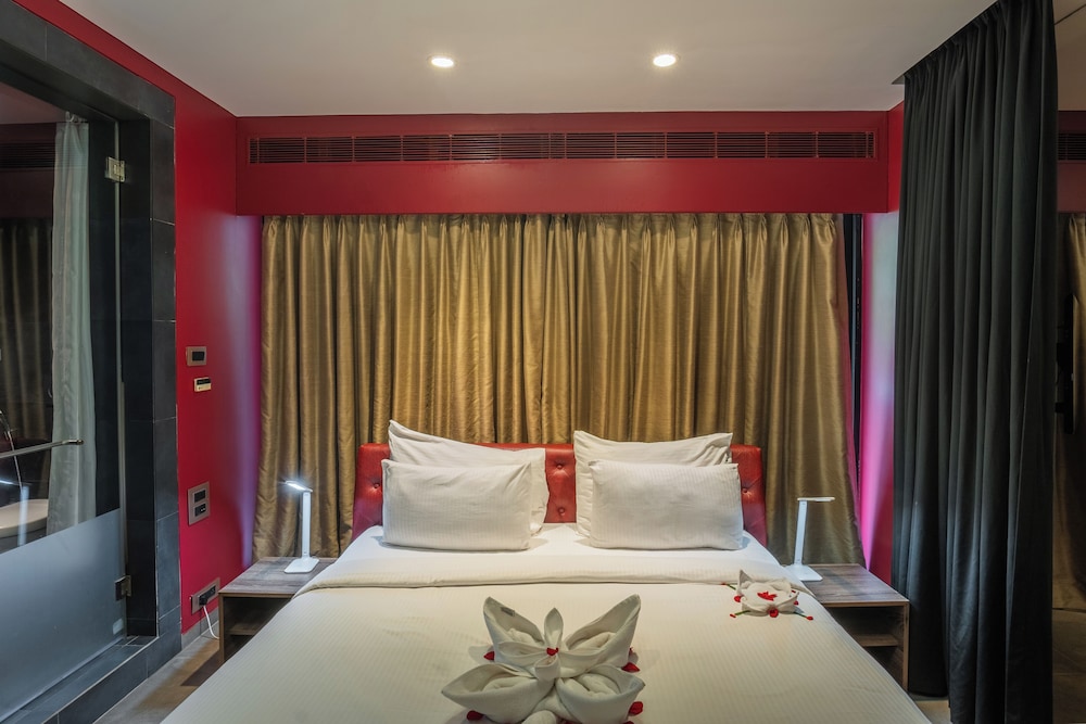 Fahrenheit Hotel 17/50