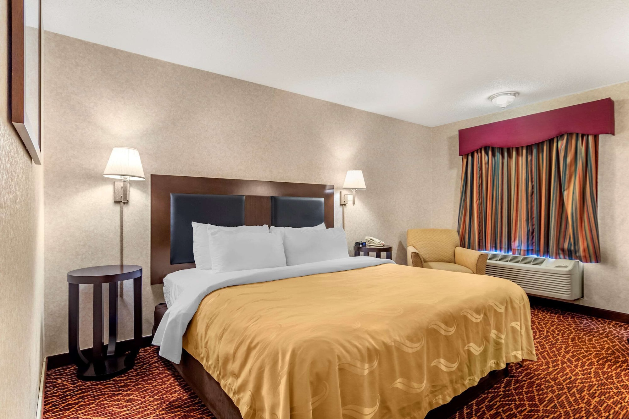 ROOM, KING BED