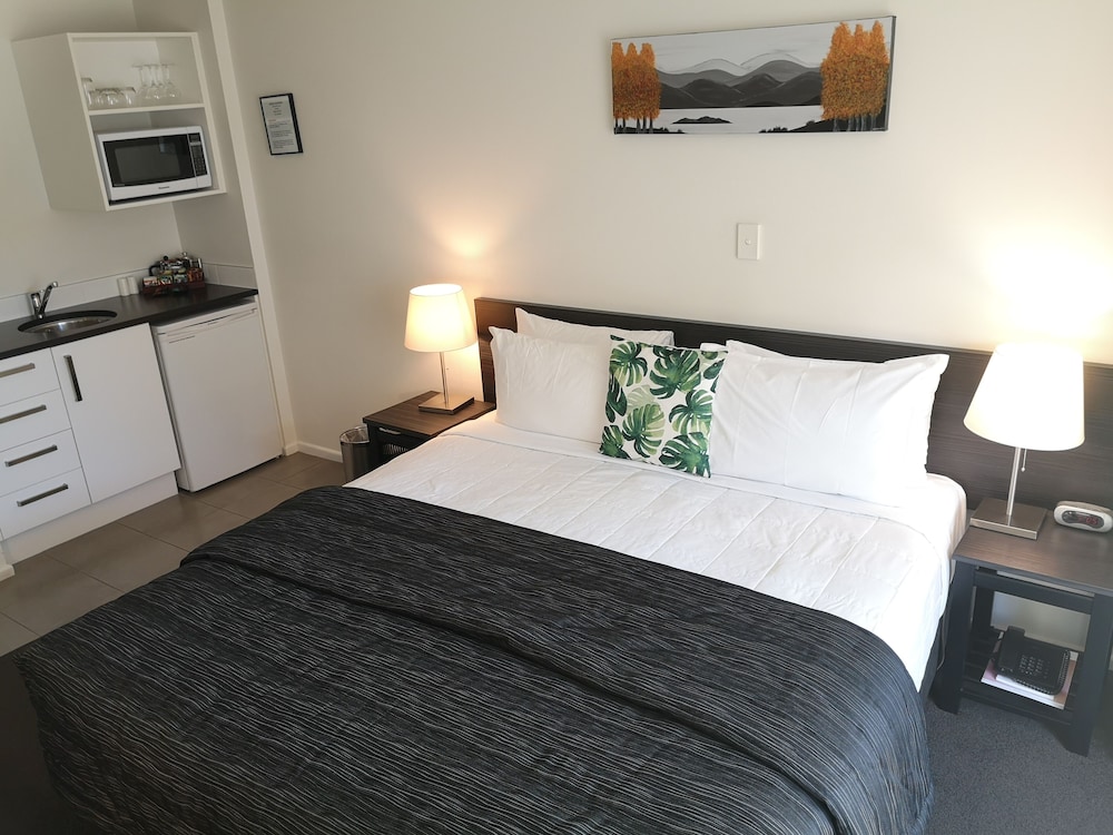 STUDIO, KING BED, ACCESSIBLE