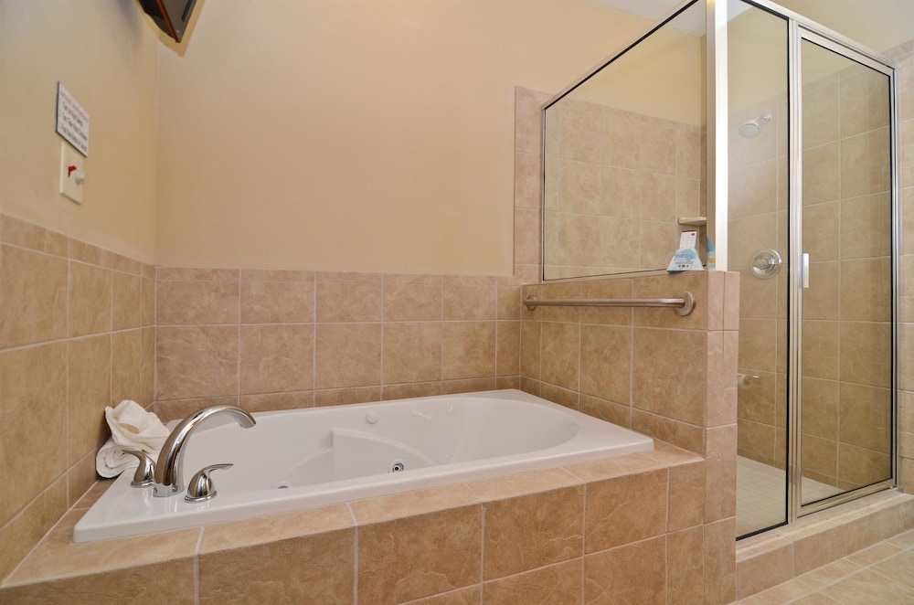 Best Western Plus Emory At Lake Fork Inn And Suites 15/42