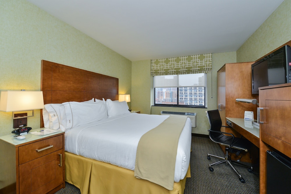 STANDARD, KING BED, EXTRA FLOOR SPACE