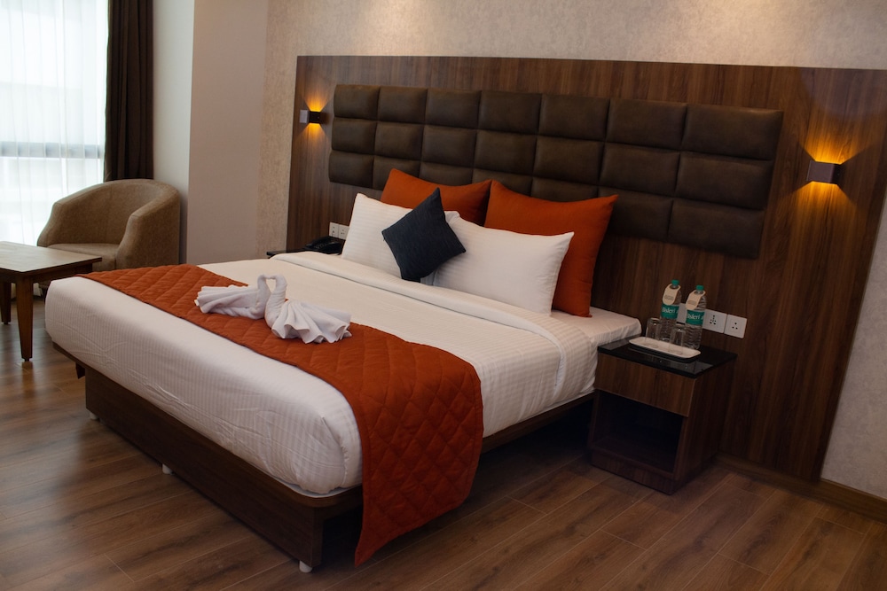 Club, Double Bed, Garden View, Smoking, Shivas Galaxy Hotel 2/4