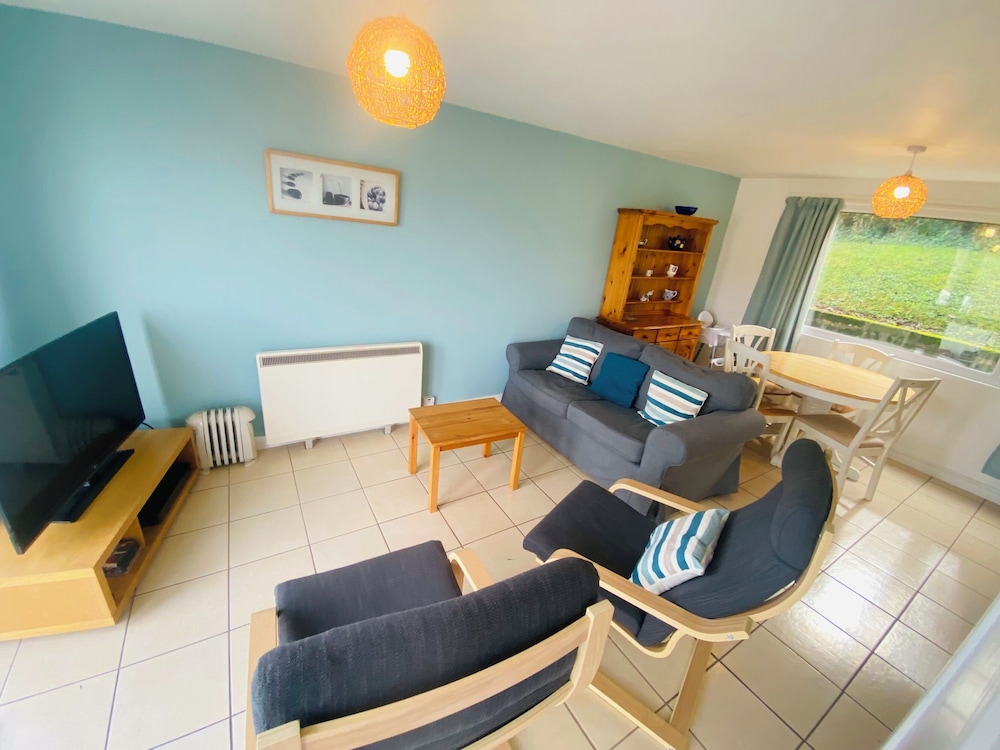 Freshwater Bay Holiday Cottages 33/50
