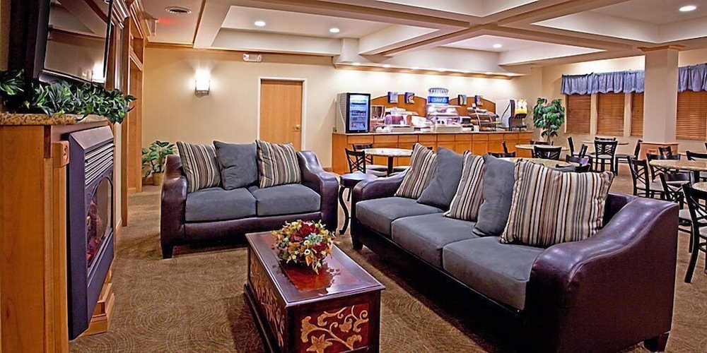 Holiday Inn Express Hotel and Suites Chesterfield - Selfridge Area 45/57