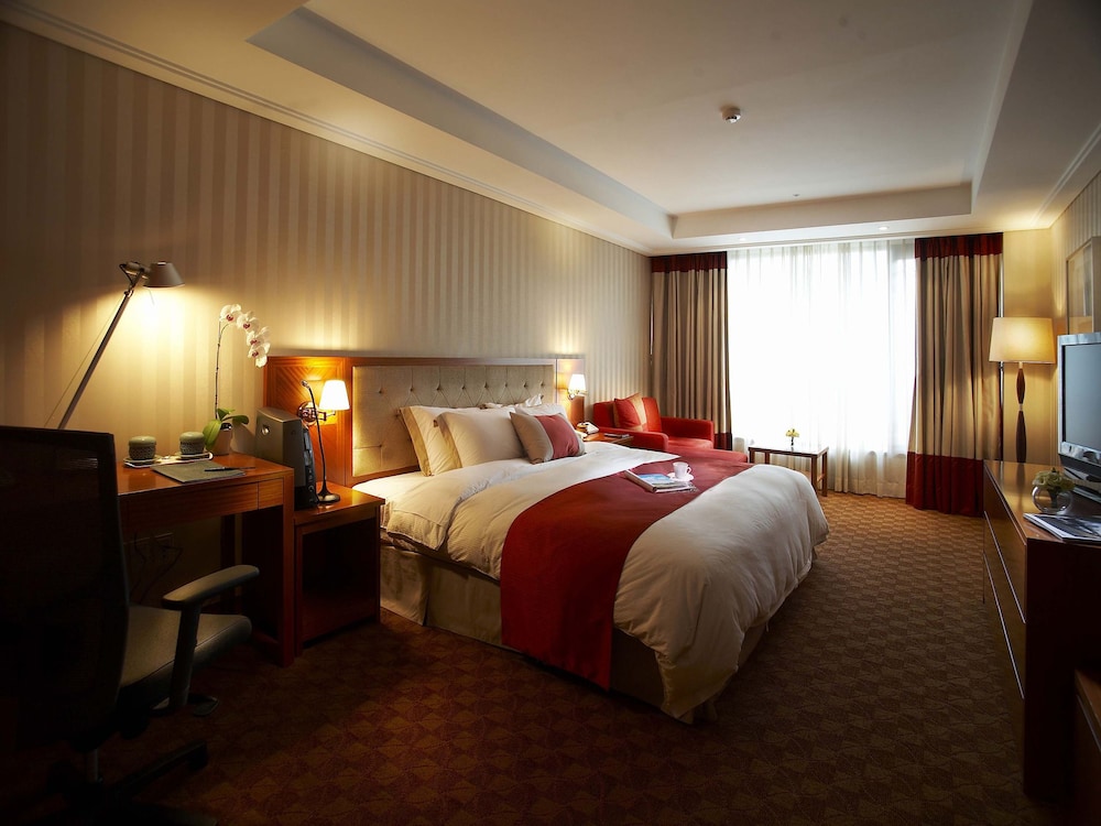 Koreana Hotel 10/64