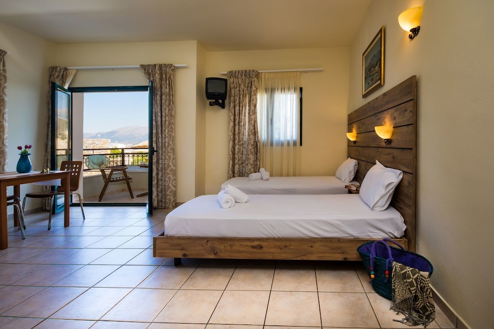 Dias Hotel and Apartments 5/50