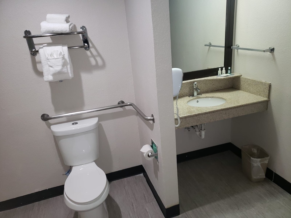 Quality Inn Airport East El Paso 30/49