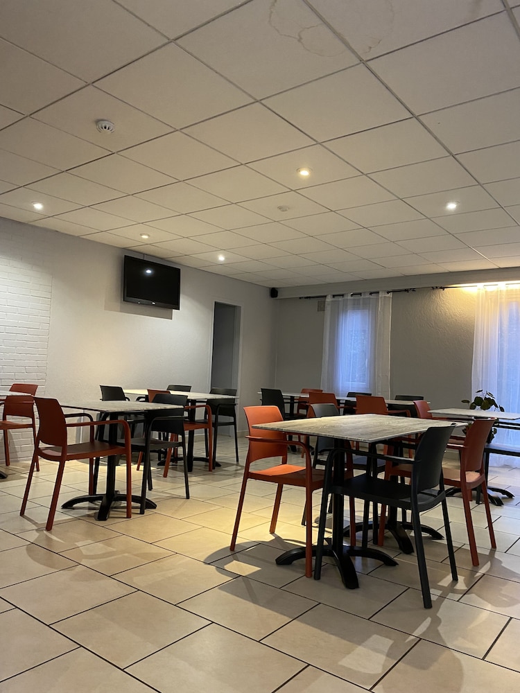 restaurant cafeteria