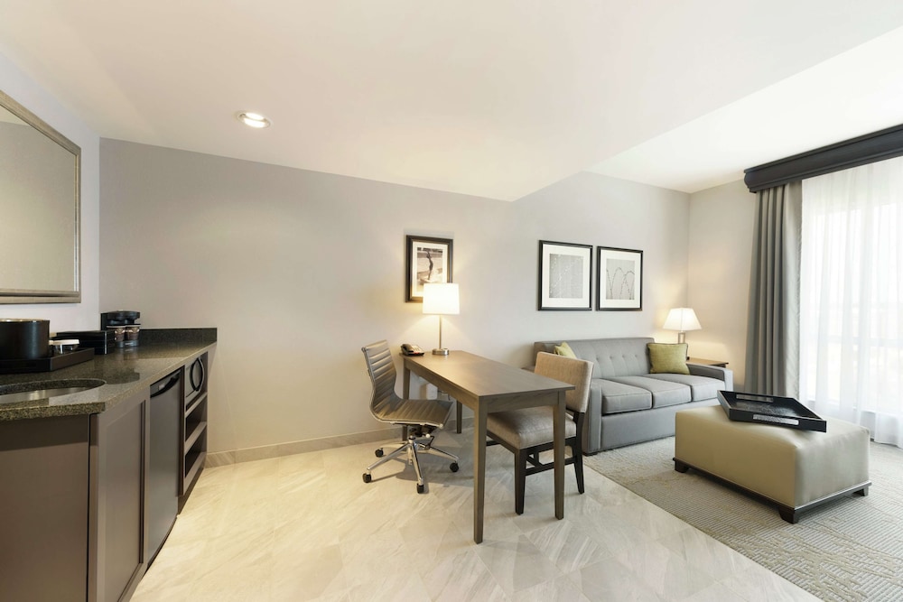 Embassy Suites by Hilton Charlotte Ayrsley 38/53