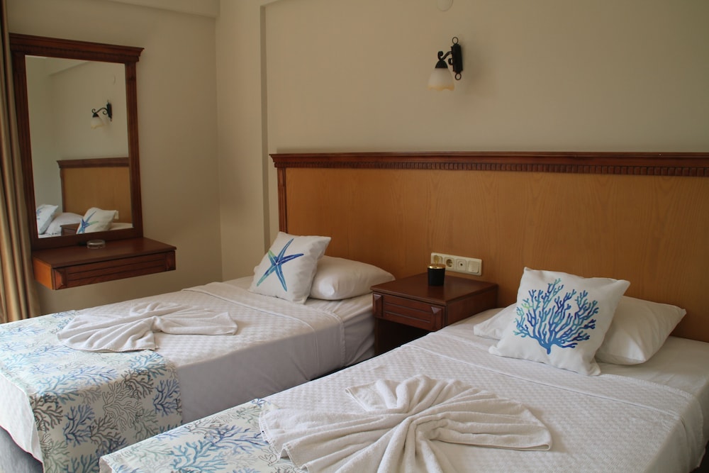 Rosy Suites Hotel 8/50