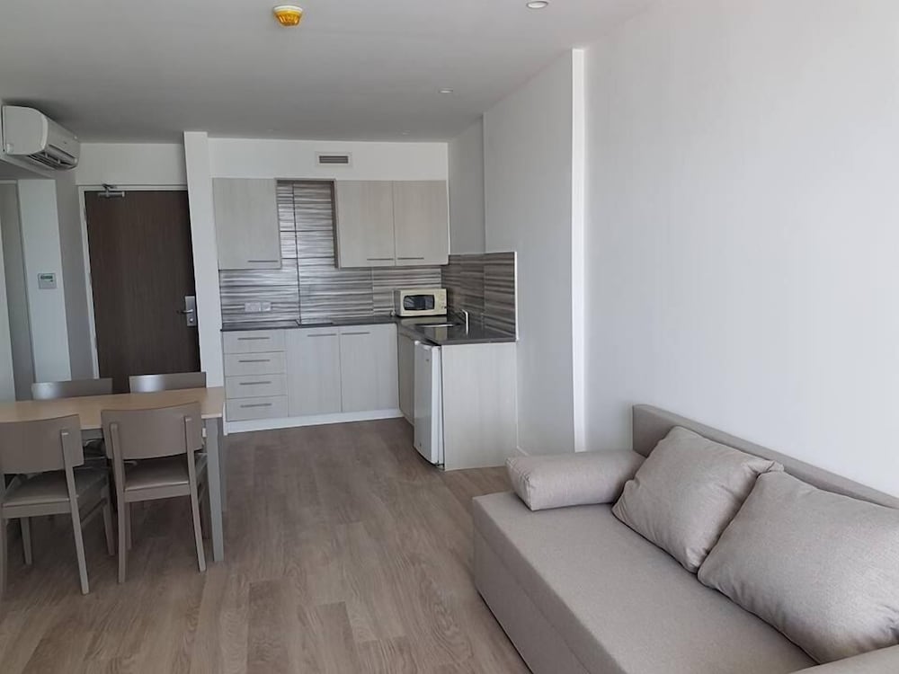 Melini Hotel Suites 23/43