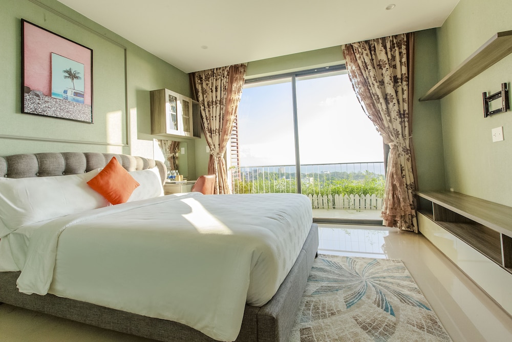 3 BEDROOMS, PENTHOUSE, OCEAN VIEW