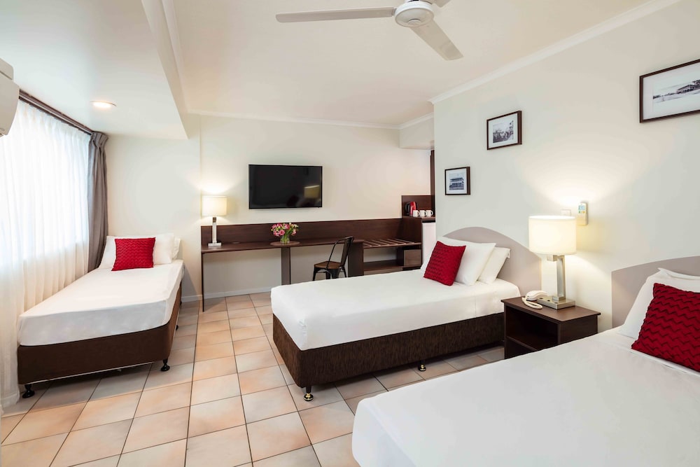 Hides Hotel Cairns 17/39