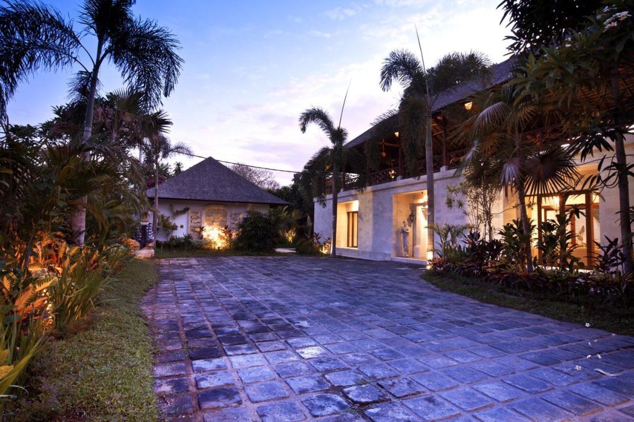 Avilion Villa Cinta 26/37